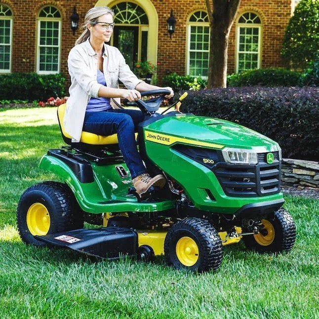 John Deere S100 17.5 HP GAS 42 in. Hydrostatic Riding Lawn Tractor image 5