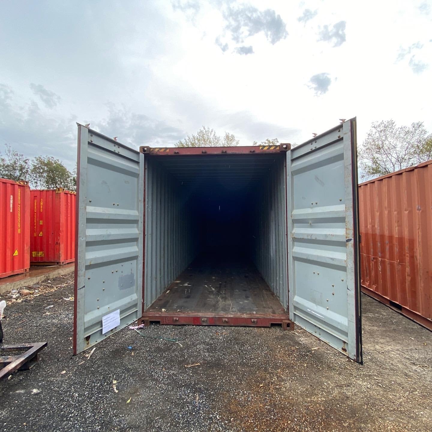 Clean 40ft Shipping Container. image 0