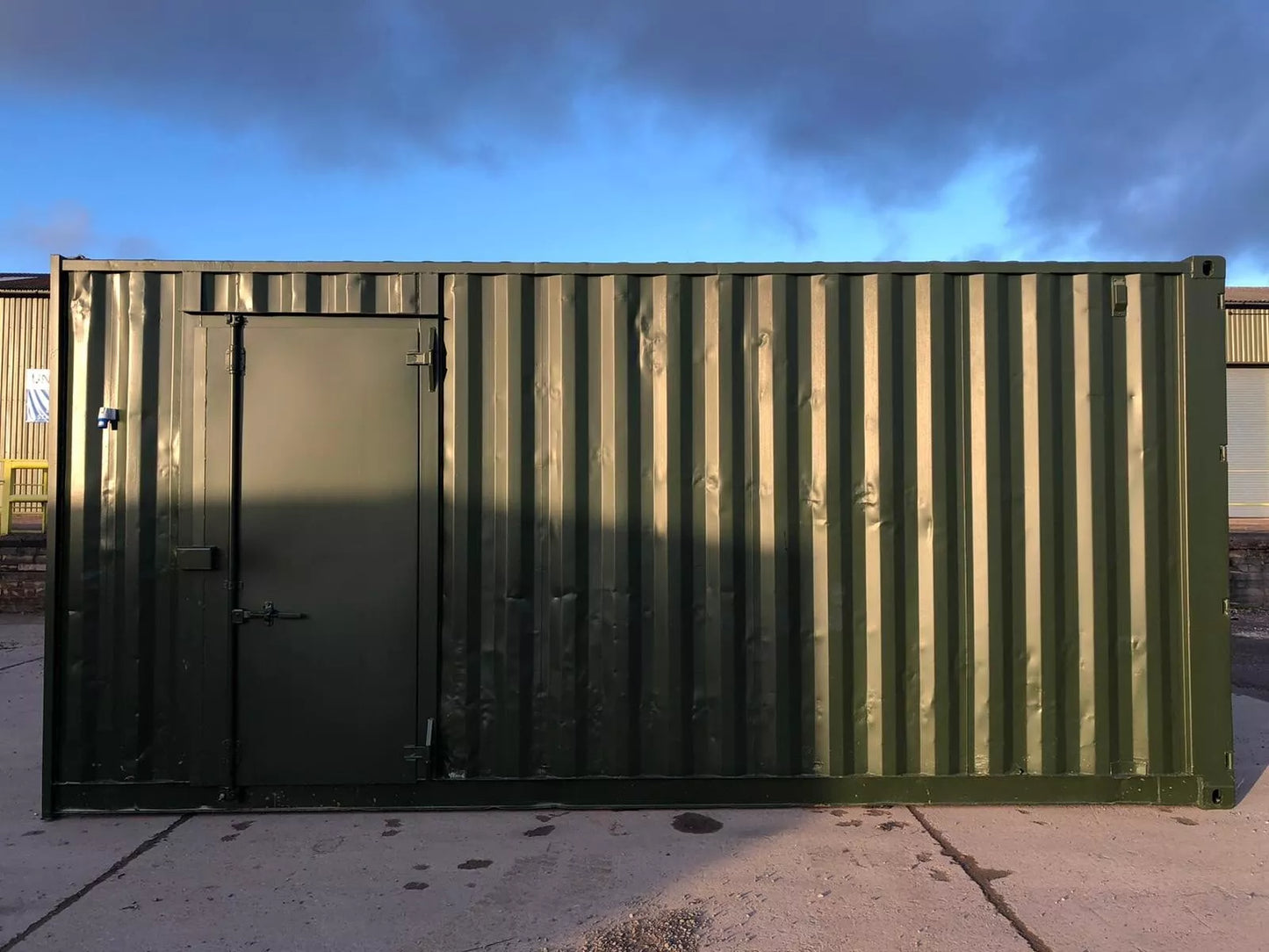 20 x 8Ft 9ft 6 high cube Container, With Anti Condensation, Lighting & Shelving. image 4