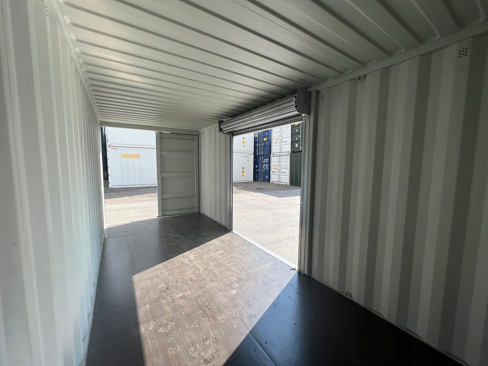20ft Custom Shipping Container – Roller Shutter RAL 7035 Respray image 2