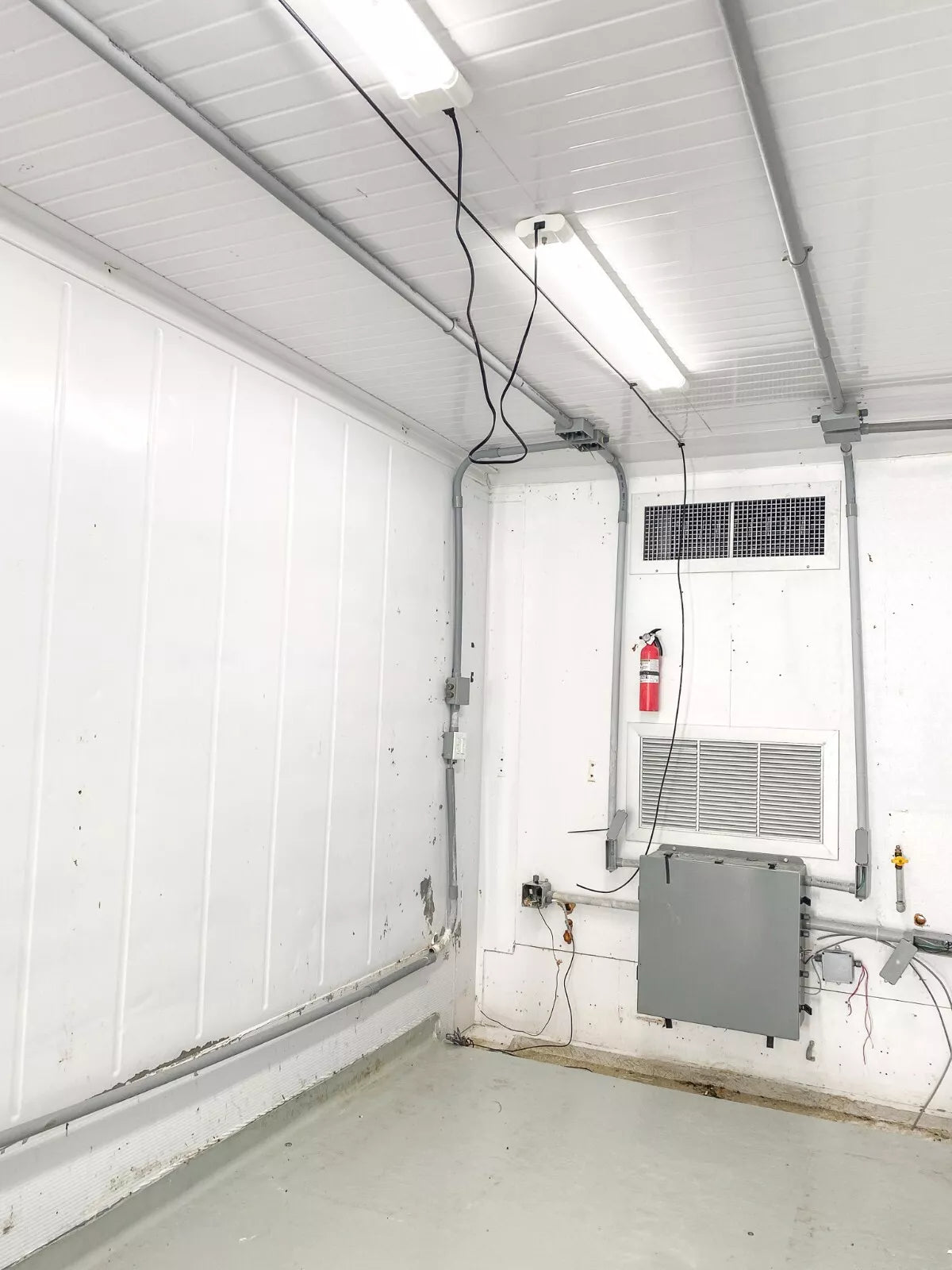 40 Foot High Cube Insulated Shipping Container with 5 Ton Bard HVAC image 5