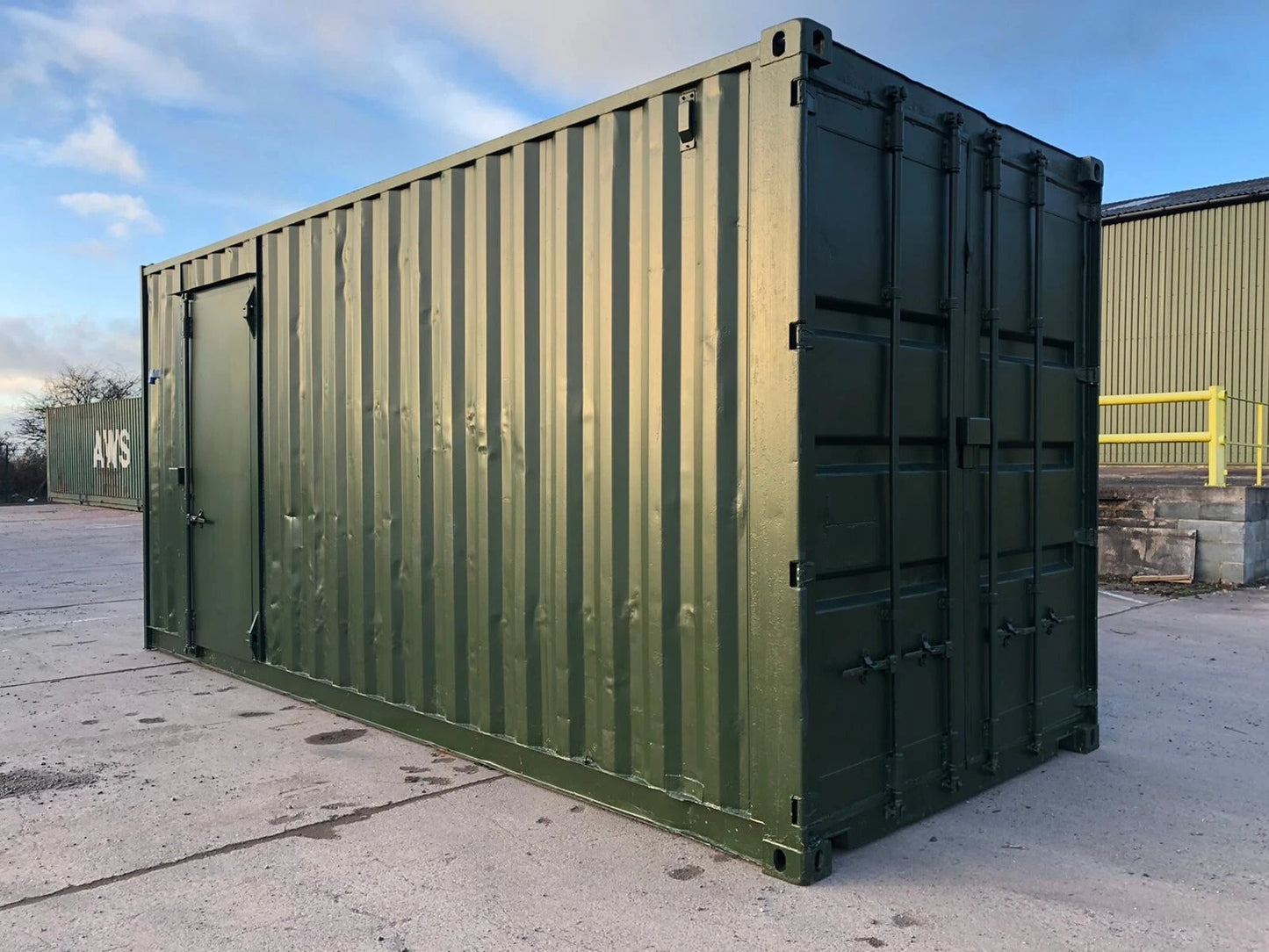 20 x 8Ft 9ft 6 high cube Container, With Anti Condensation, Lighting & Shelving. image 7
