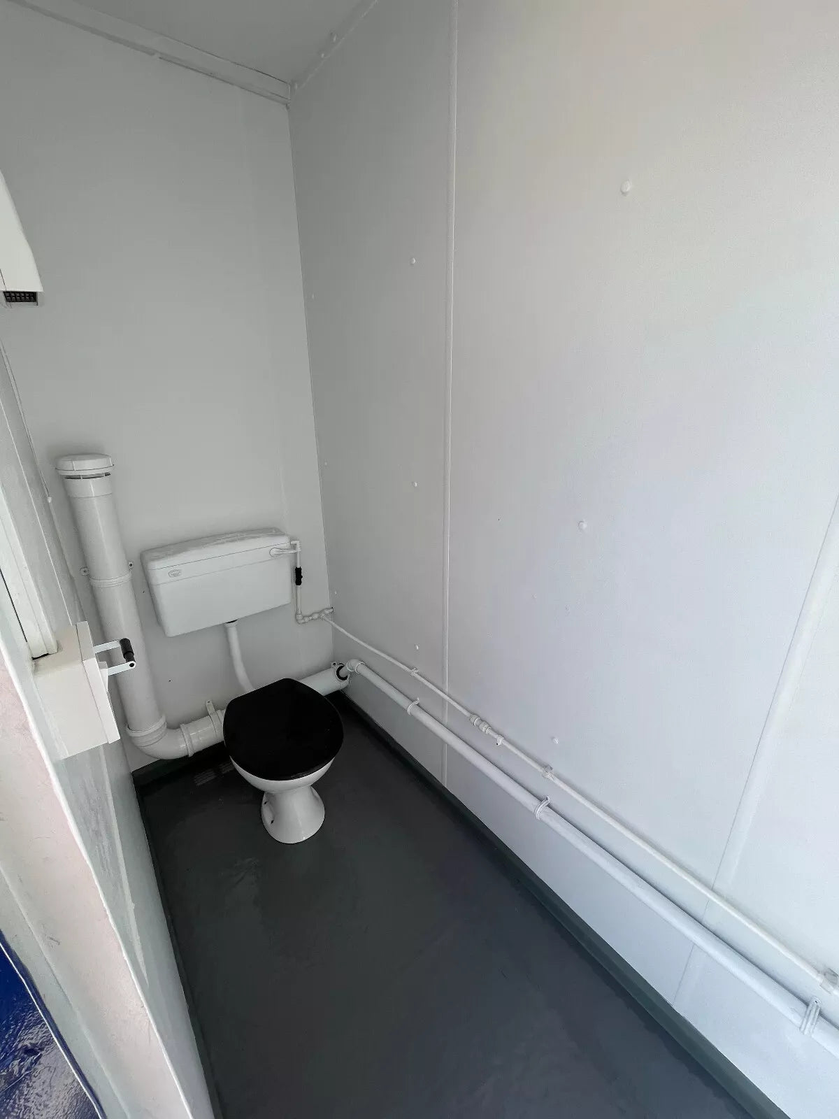 16ft x 9ft 3 + 1 toilet block image 1