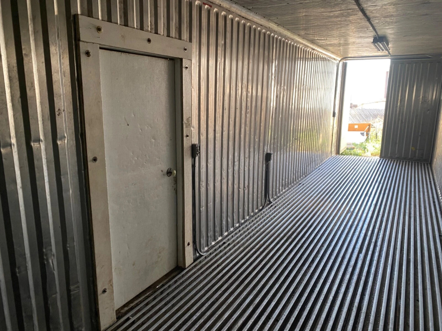 40ft Refrigerated Shipping Container – With Custom Side Door Access image 5