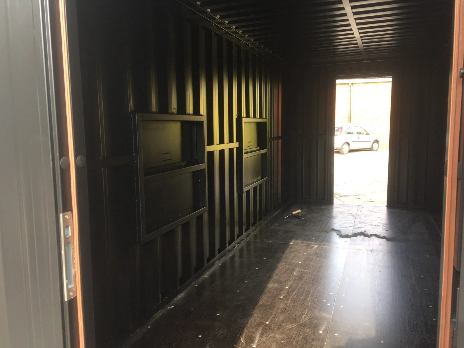 20ft Side Door One Trip Shipping Container/conversion/bar image 8