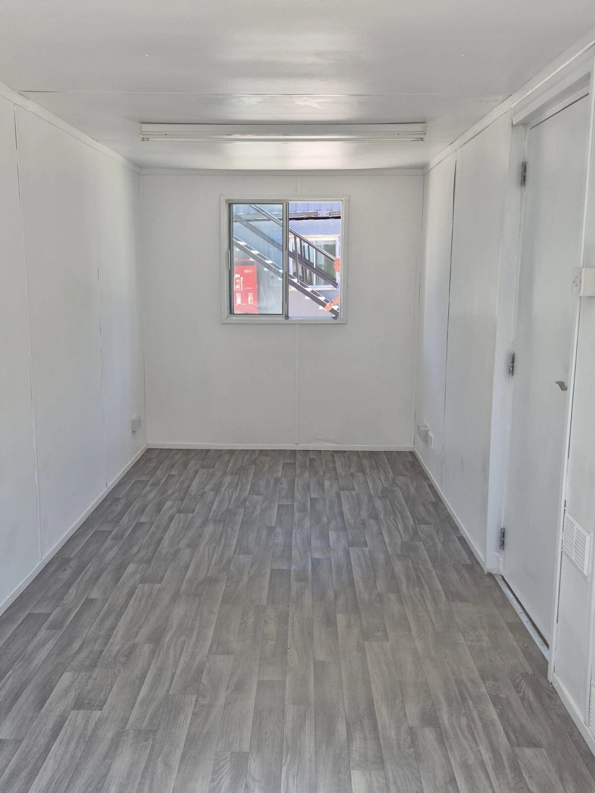 20 x 8 AV Open plan office green image 1