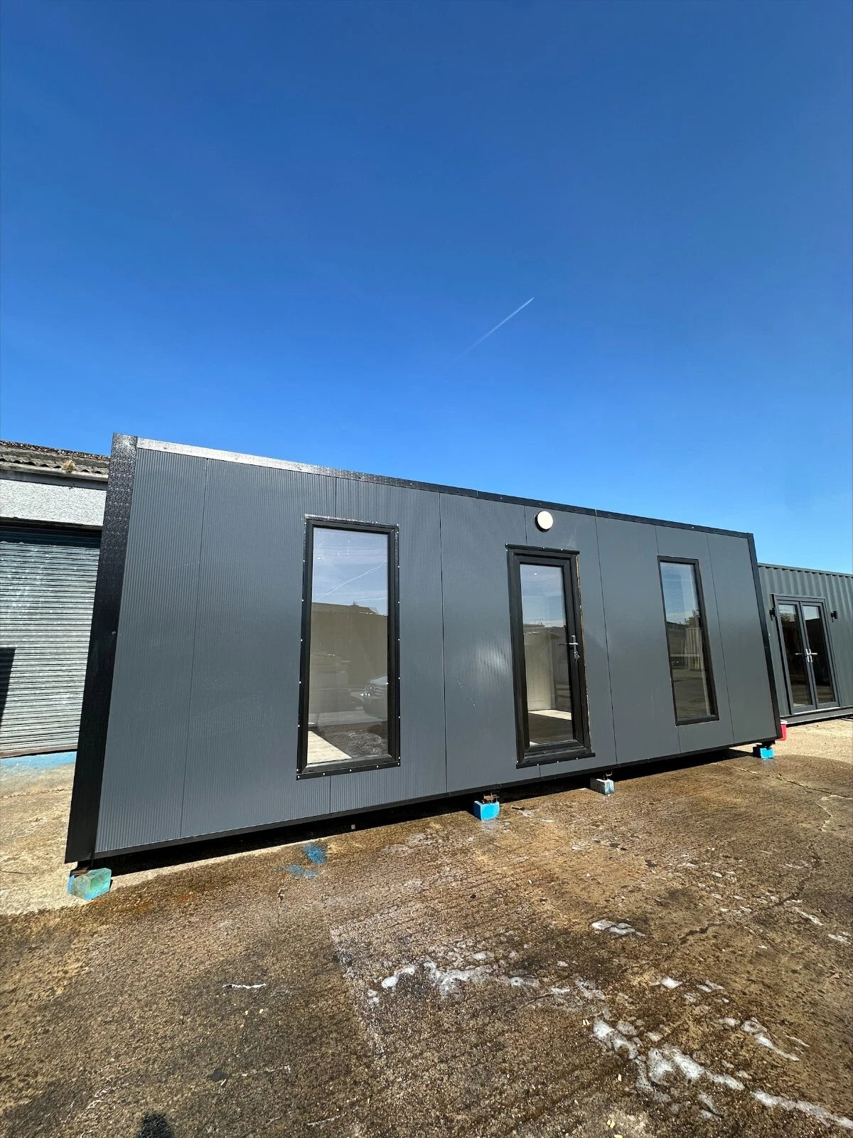 7.5 x 3m Office with kitchenette/WC image 0