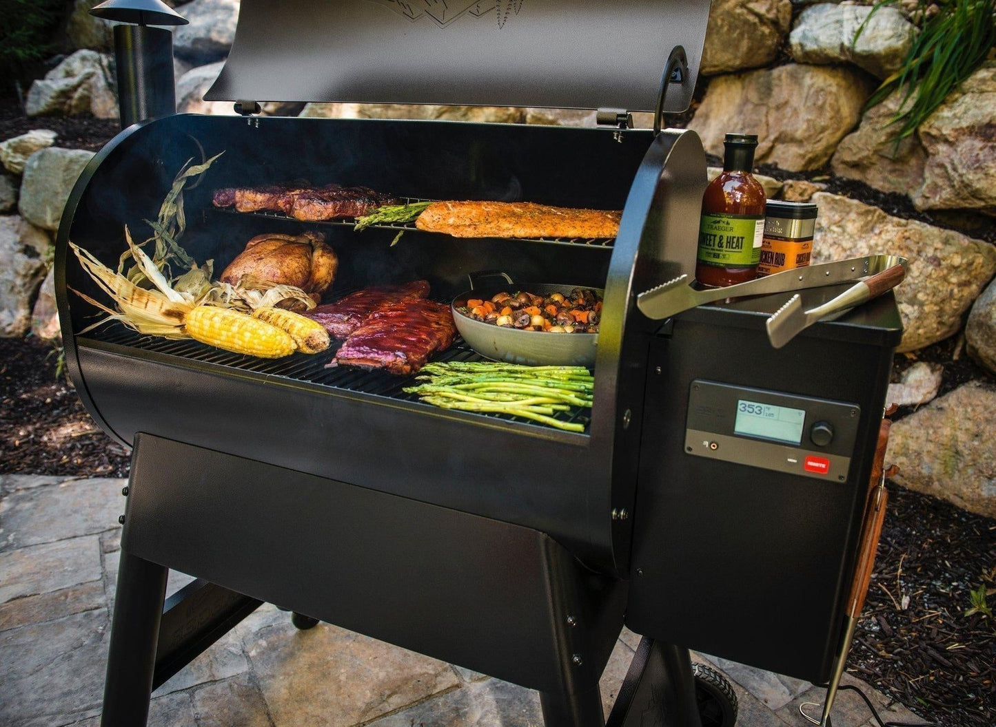 Traeger Black Pro 780 WiFi-Enabled Pellet Grill image 7