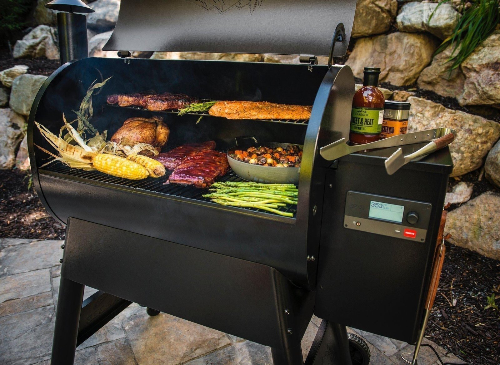 Traeger Black Pro 780 WiFi-Enabled Pellet Grill image 7