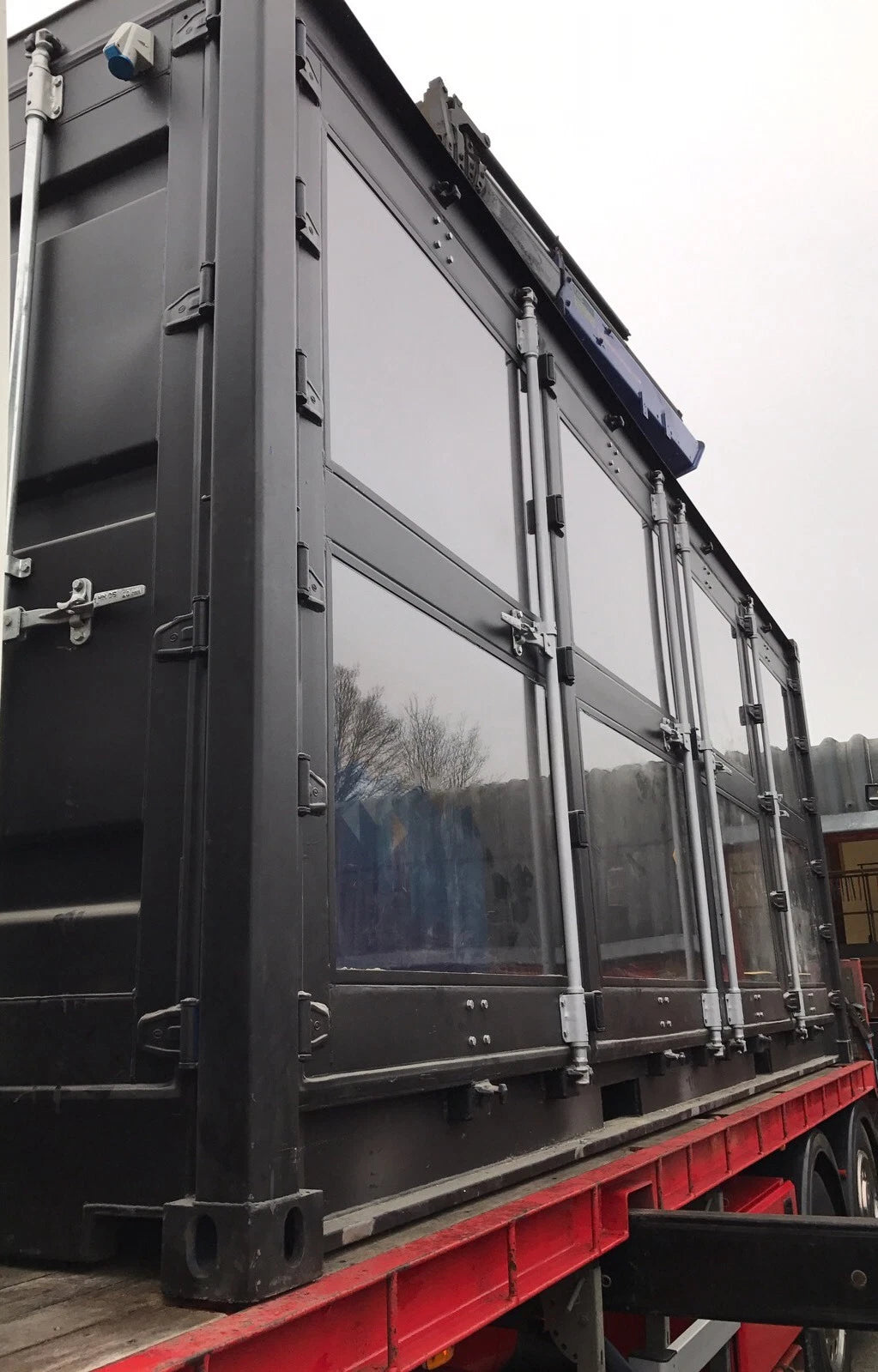 20ft Container With Glass Windows image 4