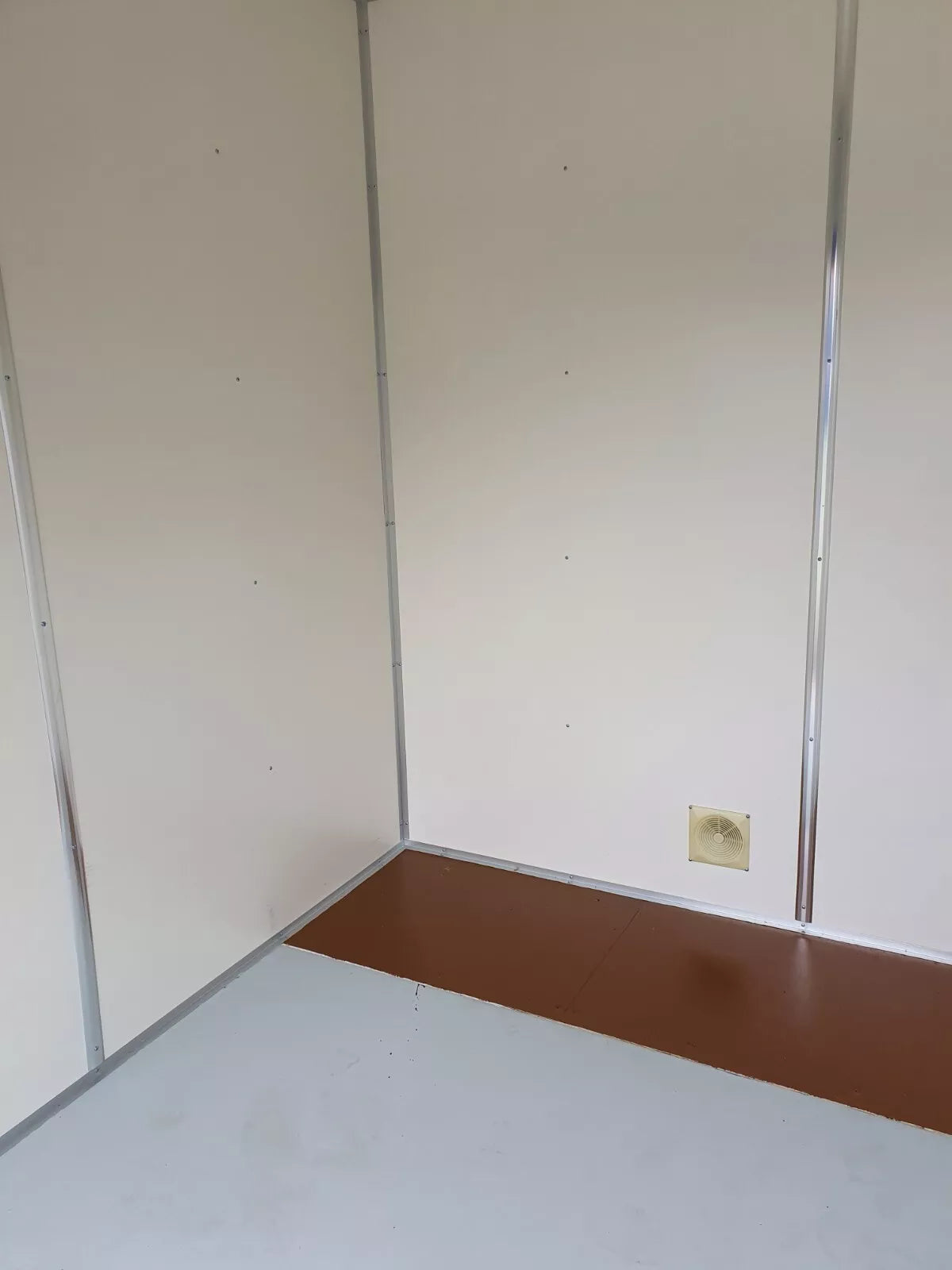 40ft Containers as Self Storage Rooms – Insulated – Ply Lined – Premium image 3