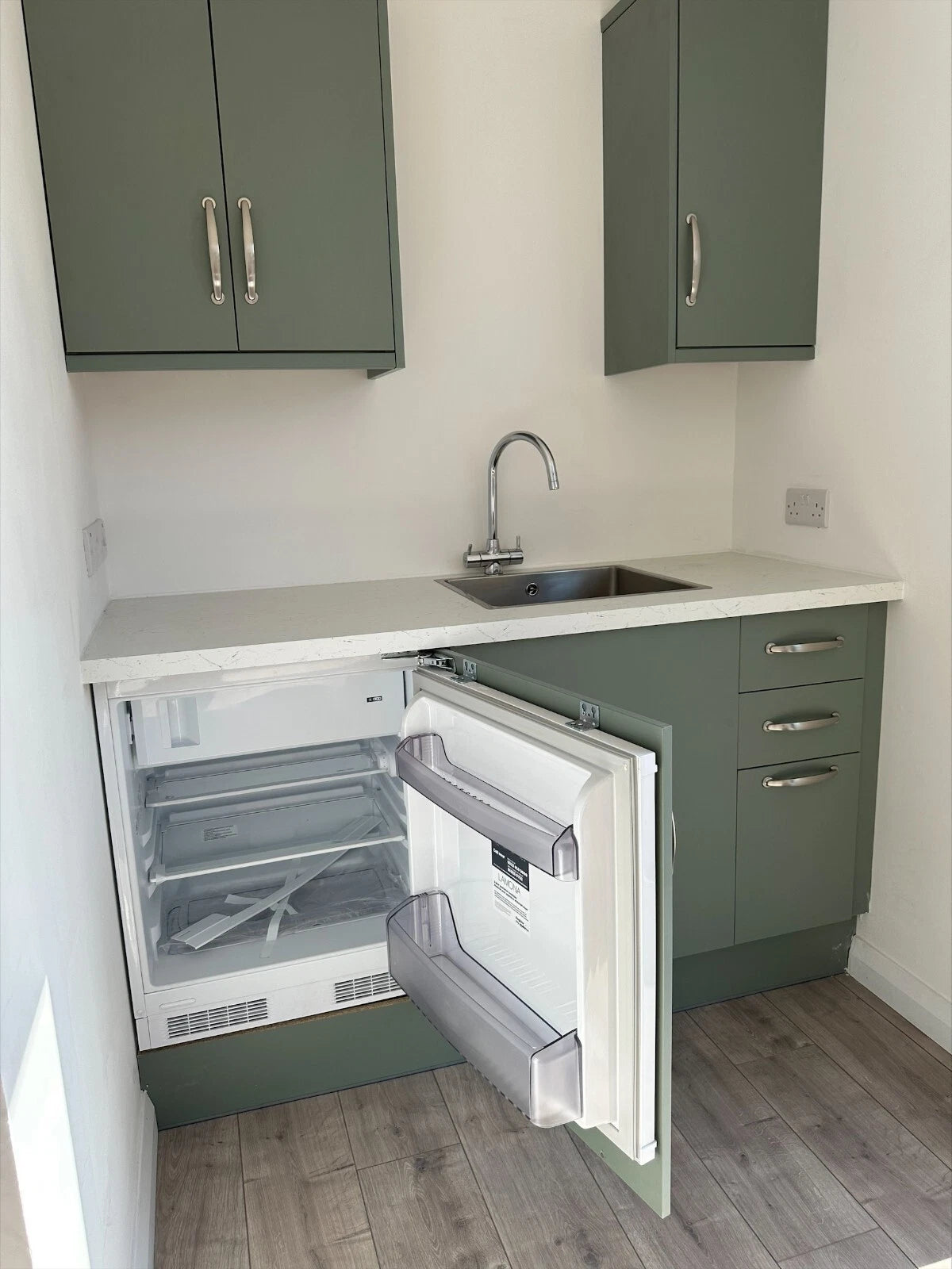 7.5 x 3m Office with kitchenette/WC image 6