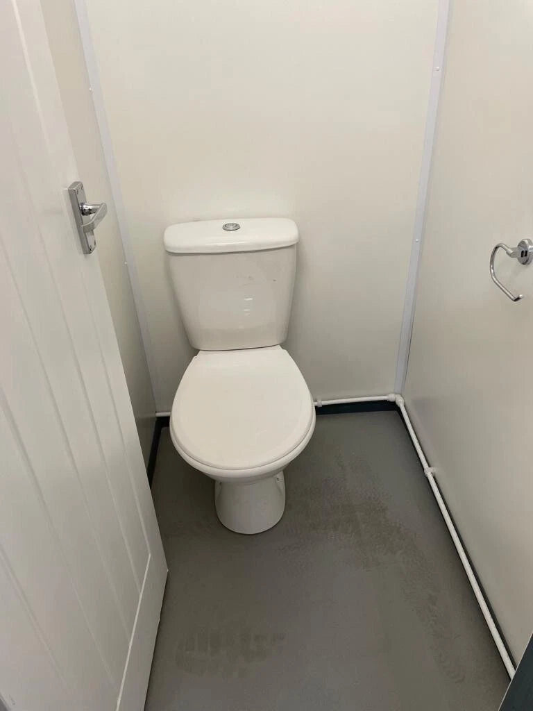 20ft x 8ft Shipping Container Toilet Block – Reading image 6