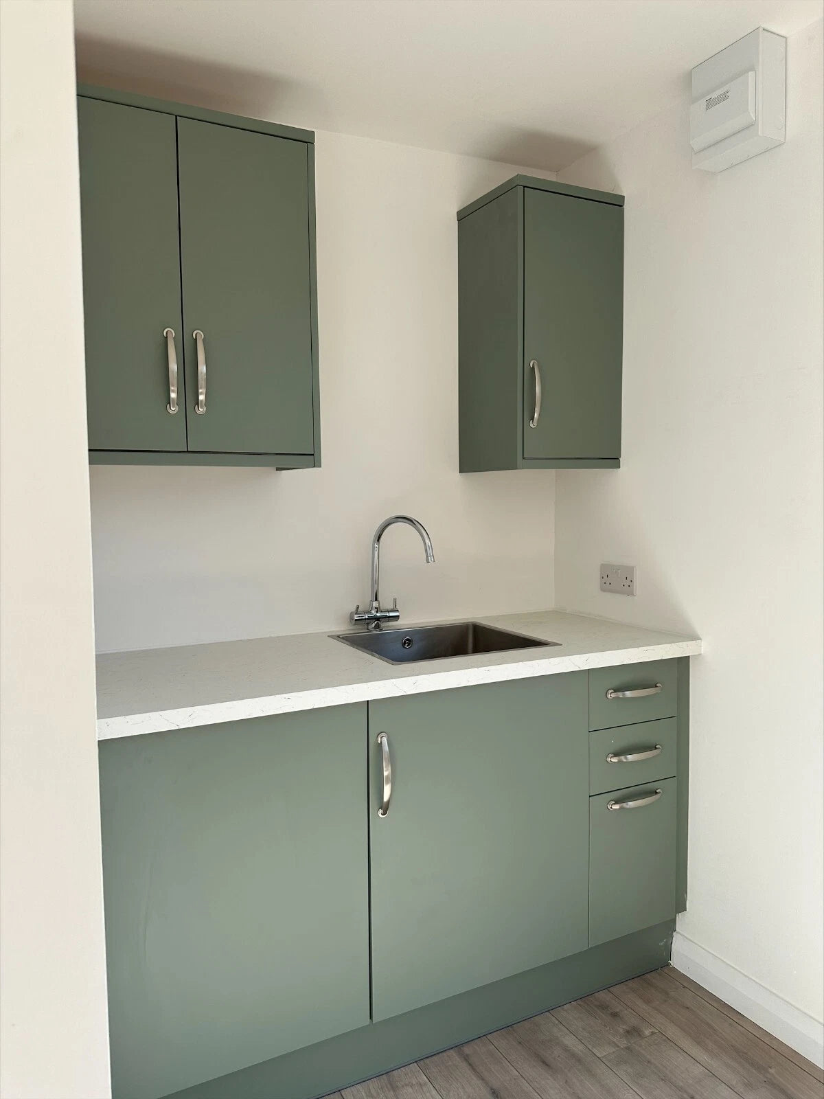 7.5 x 3m Office with kitchenette/WC image 7