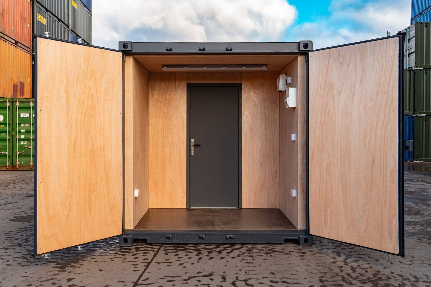 20ft Customised Container Kiosk – Fully Converted, Ready to Use image 2