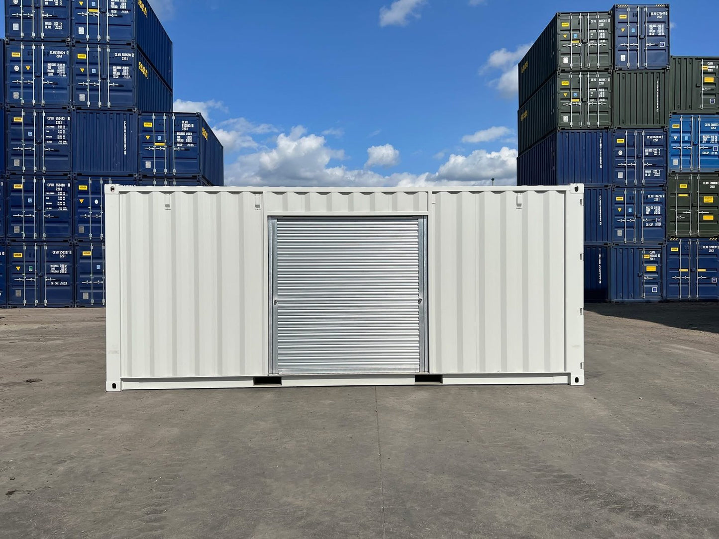20ft Custom Shipping Container – Roller Shutter RAL 7035 Respray image 1