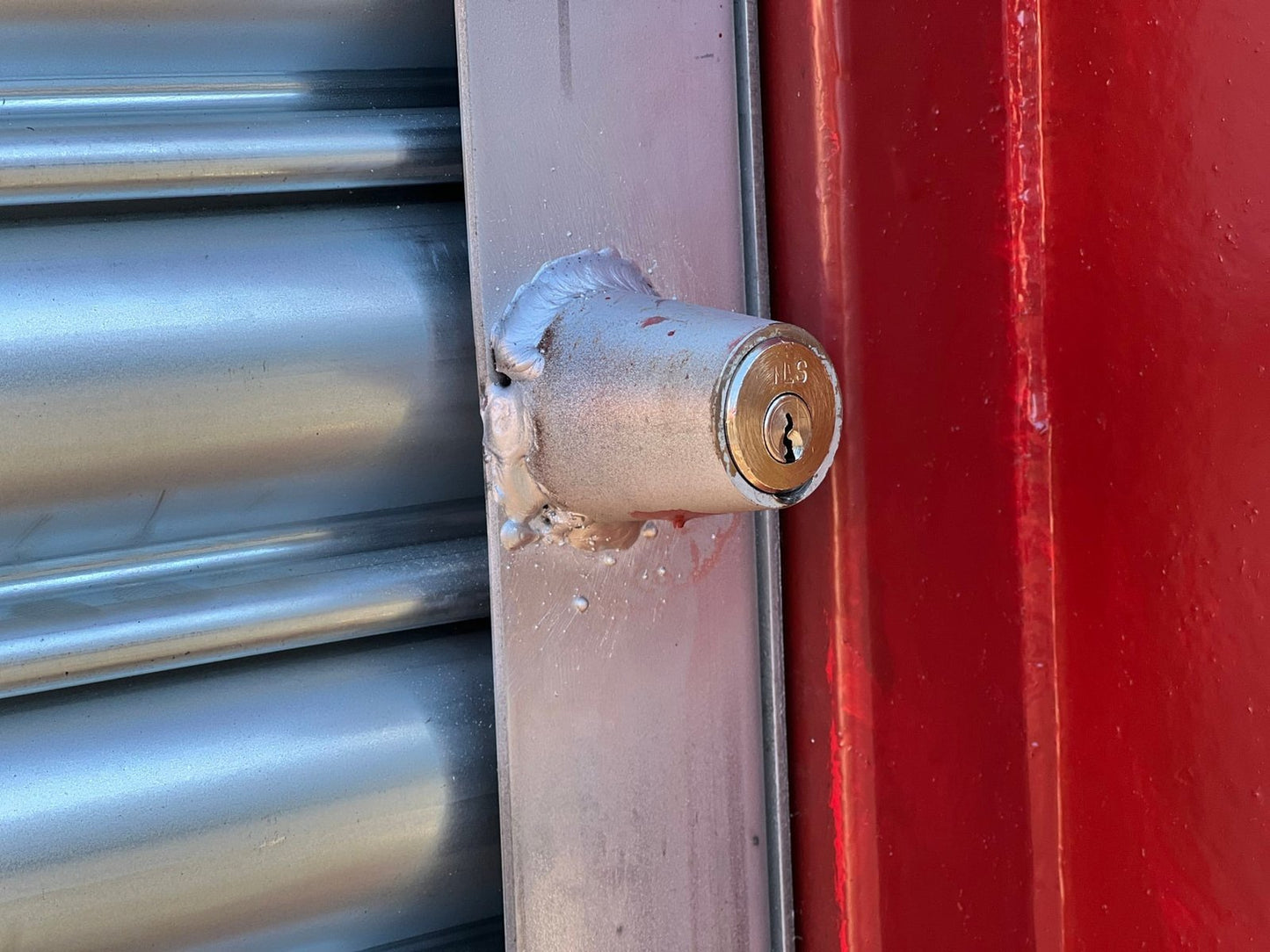20ft Shipping Container with Roller Shutter Door For Sale image 3