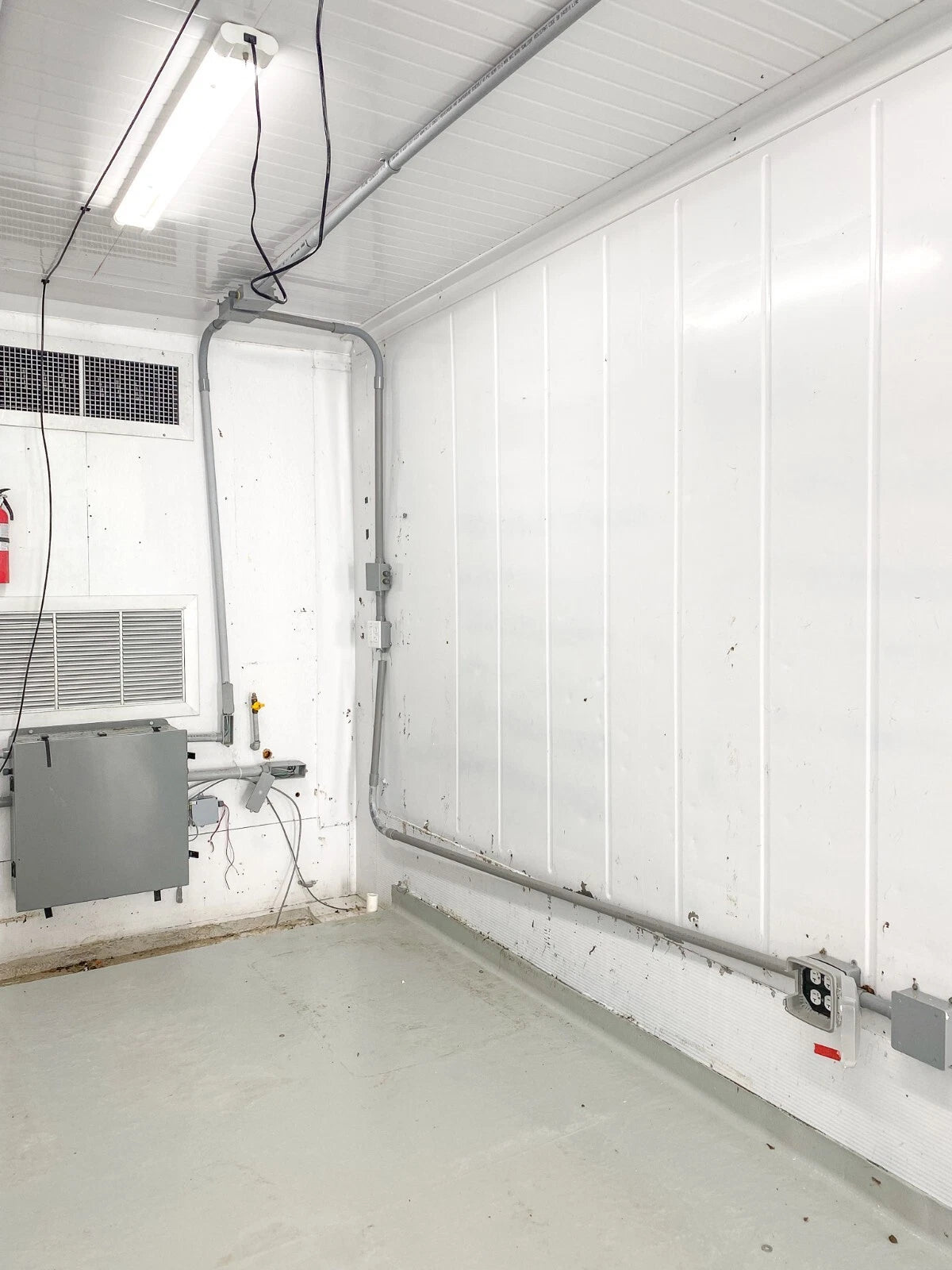 40 Foot High Cube Insulated Shipping Container with 5 Ton Bard HVAC image 6