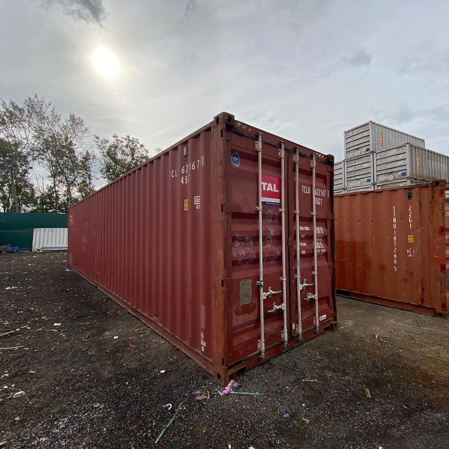 Clean 40ft Shipping Container. image 1