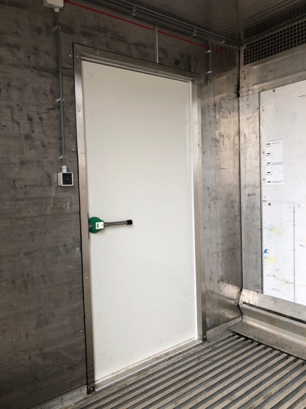 Used 10ft x 8ft 10′ Reefer Container image 3