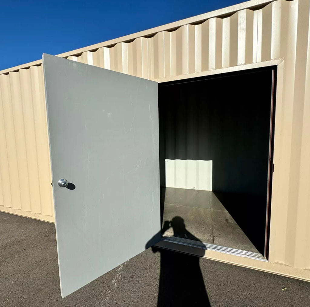 40ft shipping container with man door image 2