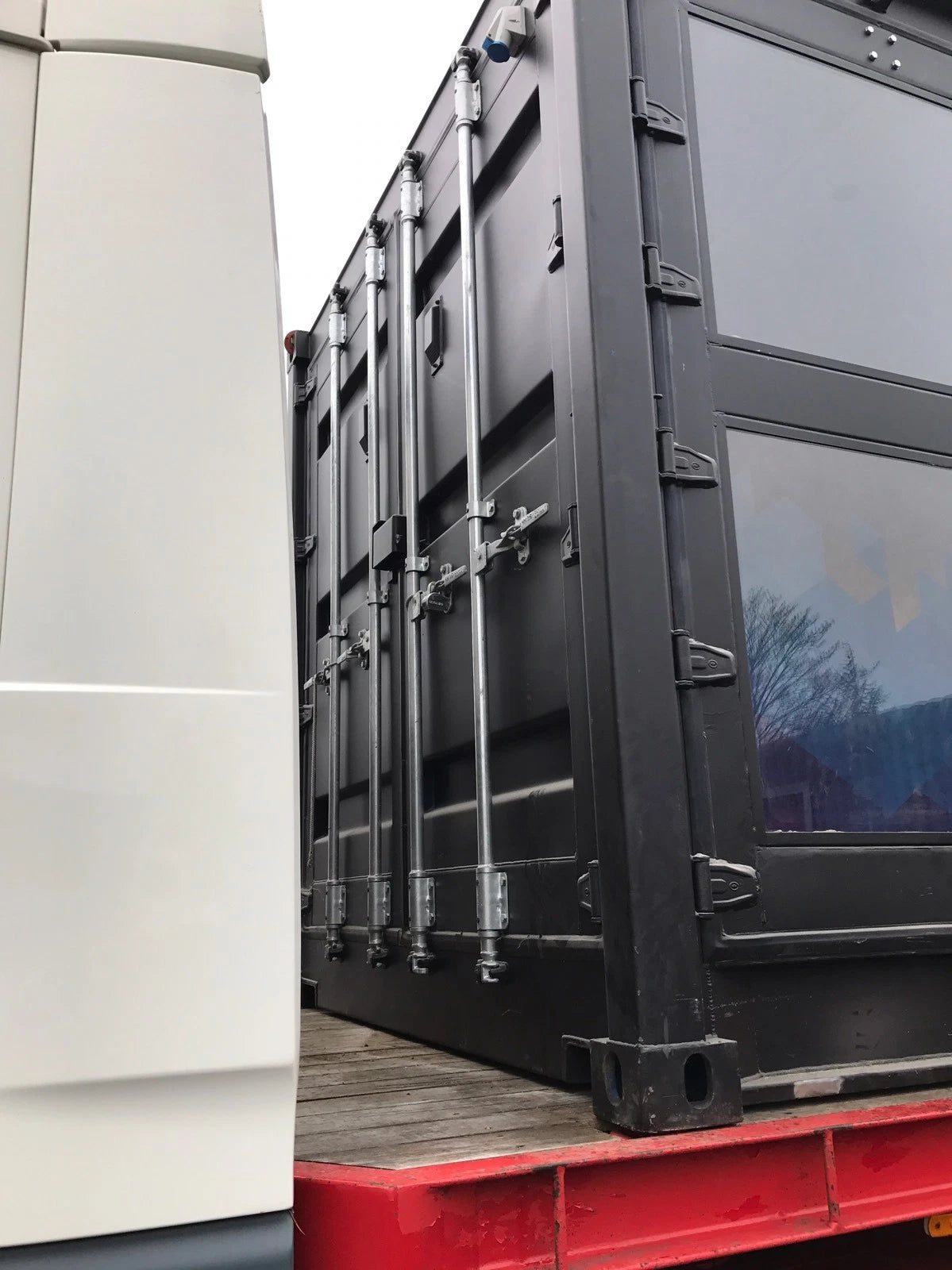 20ft Container With Glass Windows image 3