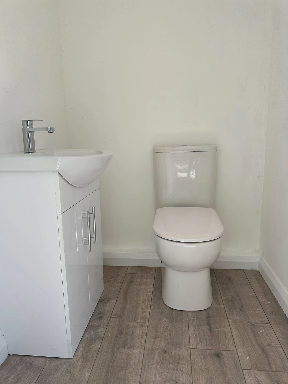 7.5 x 3m Office with kitchenette/WC image 2
