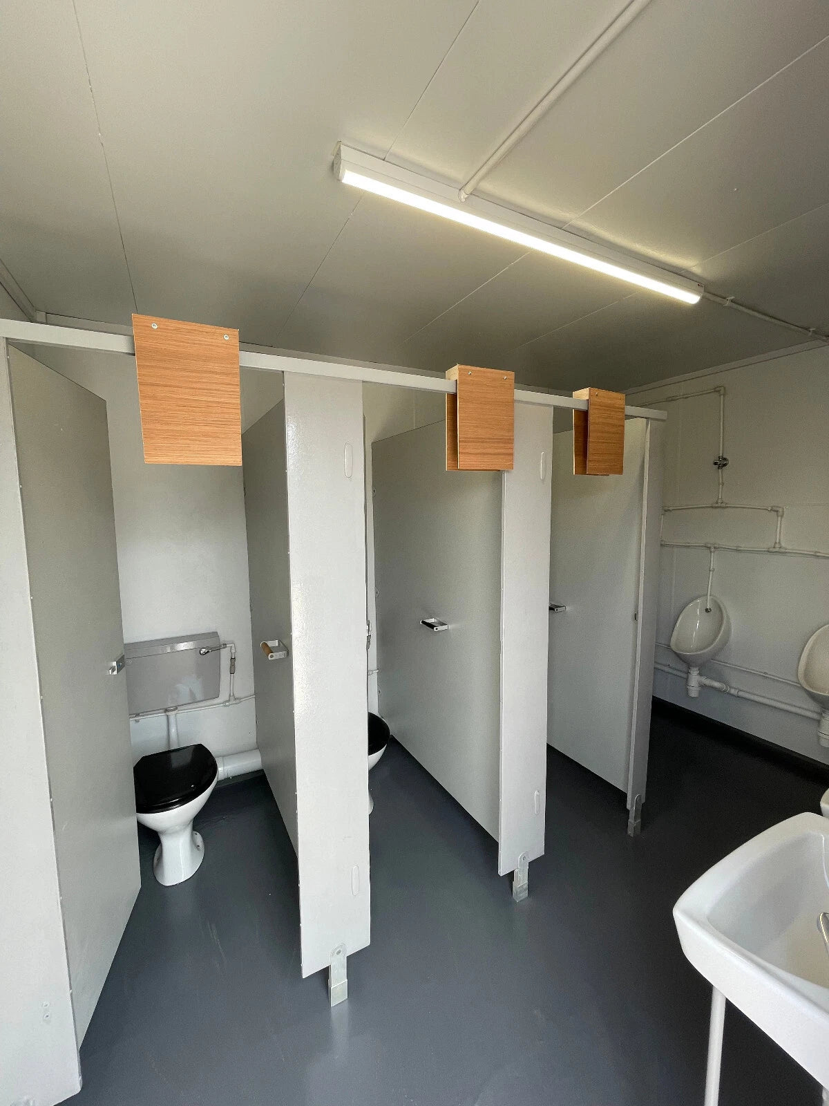 16ft x 9ft 3 + 1 toilet block image 3