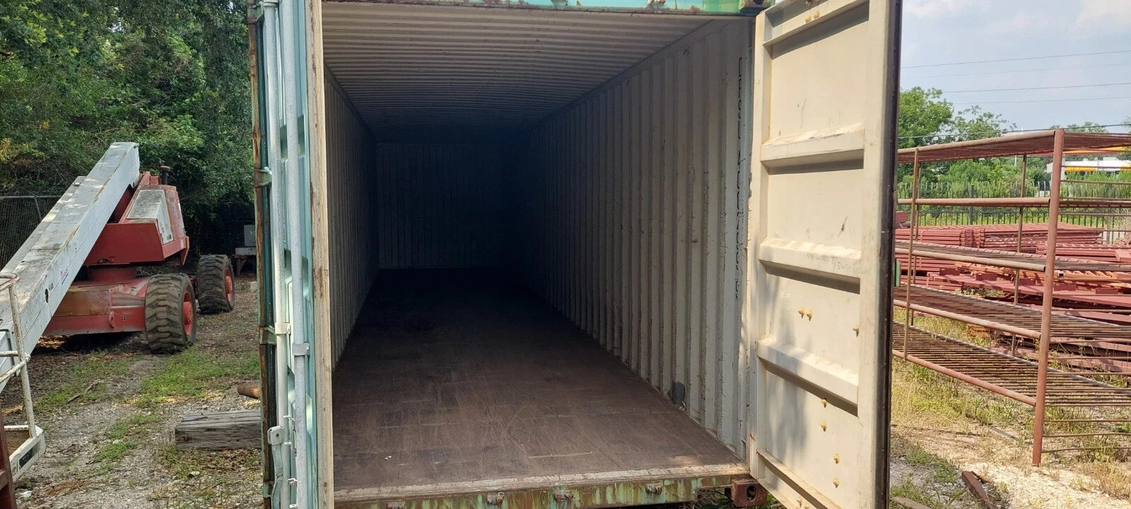 Watertight 40ft Shipping Container – Extra Space for Storage. image 2