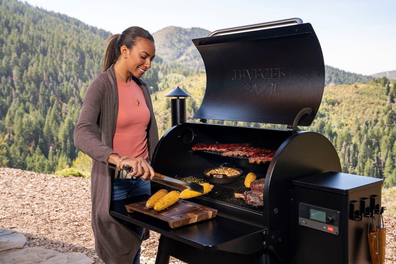 Traeger Black Pro 780 WiFi-Enabled Pellet Grill image 11